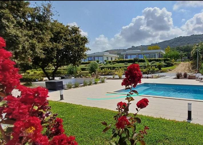 Ferienwohnung für 2 Personen, mit Pool und Ausblick sowie Garten