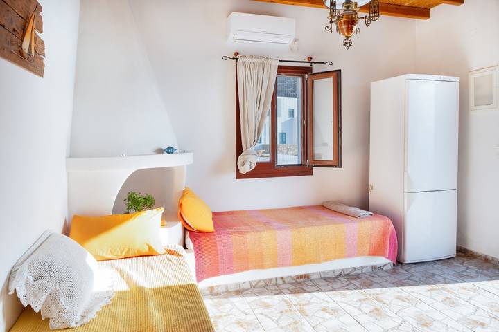 Apartamento entero, Apartamento 'Milos' admite mascotas y tiene vistas al mar in Síkinos