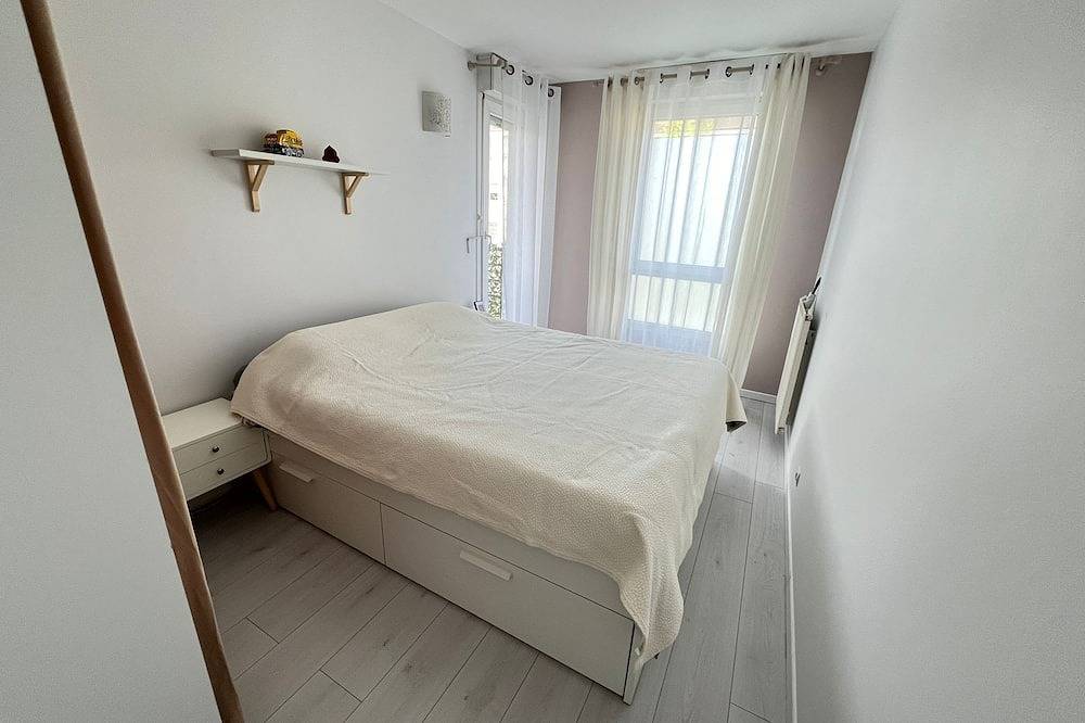 Ganze Wohnung, 2-bedroom apartment, private parking, near subway station in Créteil, Val-de-Marne