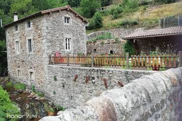 Gîte pour 6 personnes, avec terrasse et jardin à Juvinas