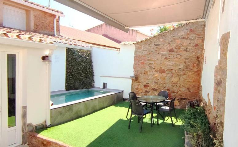Casa rural para 5 personas, con Terraza y Jardín además de Piscina para niños y Piscina en Tierra de Mérida - Vegas Bajas