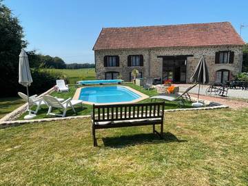 Gîte pour 4 personnes, avec jardin ainsi que piscine et vue à Saint-Dizier-Leyrenne