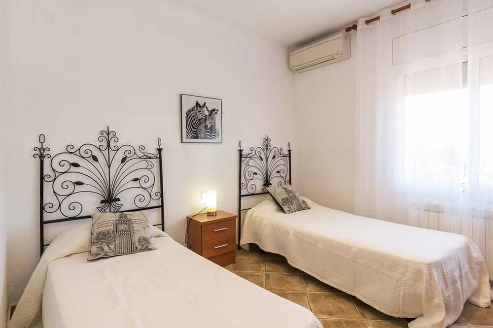 Traditional Elegance 1km to beach in Cunit, Costa Dorada