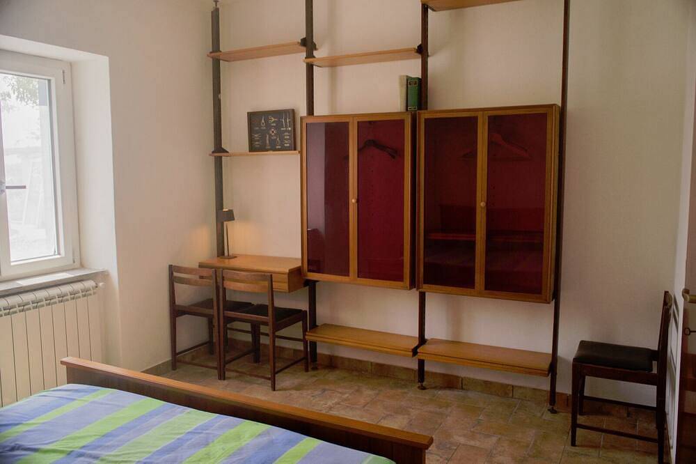 Casaleri is the ground floor of a Maremma reclamation farmhouse 3 km from the sea in Tarquinia, Viterbo Province