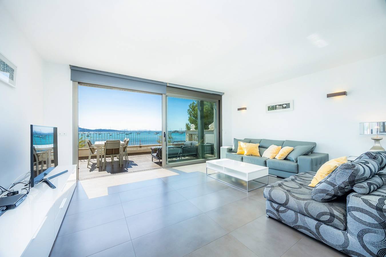 Apartamento inteiro, Apartamento 'Voramar 33A Joana Duplex' com Vista Mar, Terraço Privado e Wi-Fi in Port de Pollença, Pollença