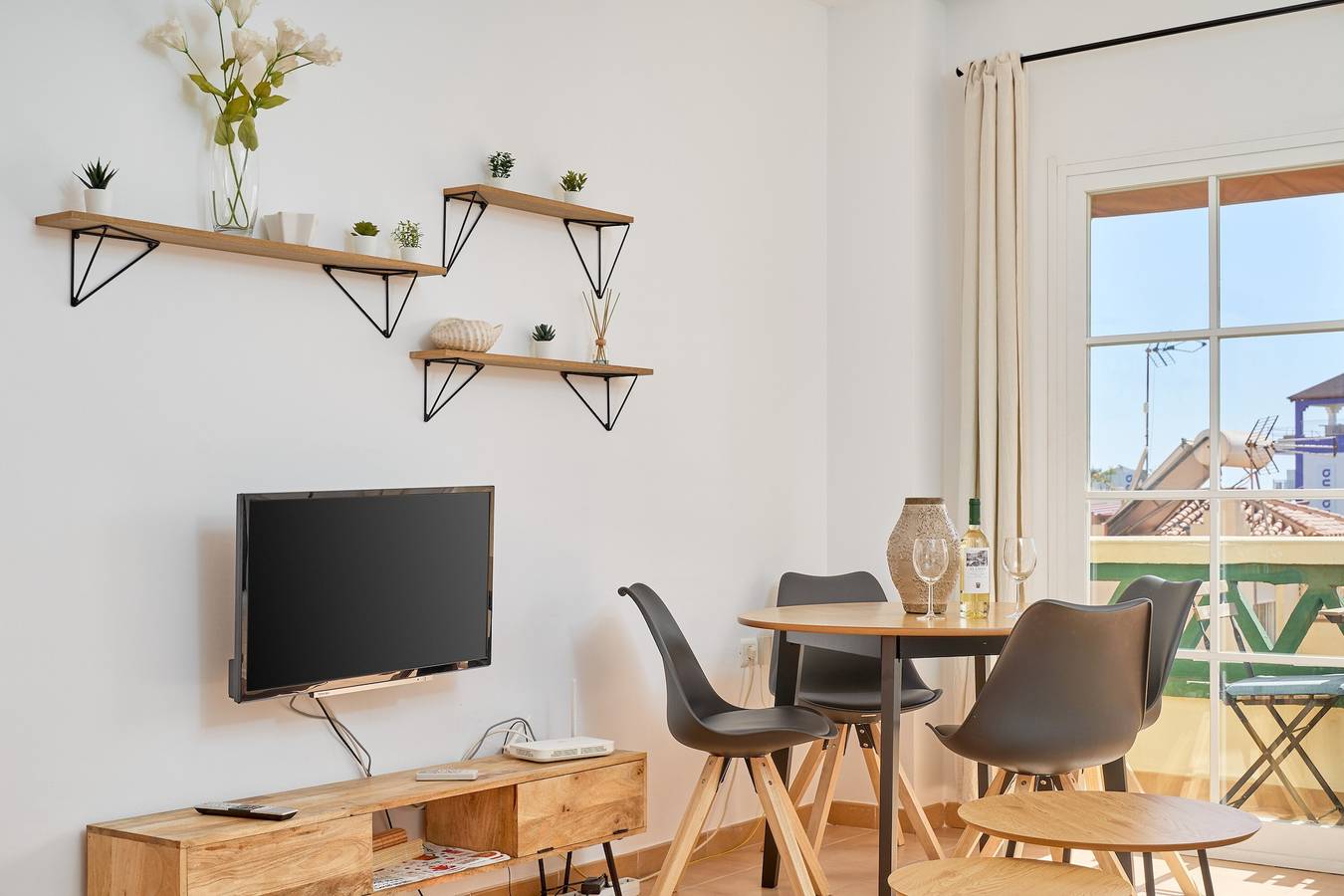Ganze Wohnung, Ferienwohnung 'Mani' mit Bergblick, Wi-Fi und Klimaanlage in Playa de la Torrecilla, Nerja