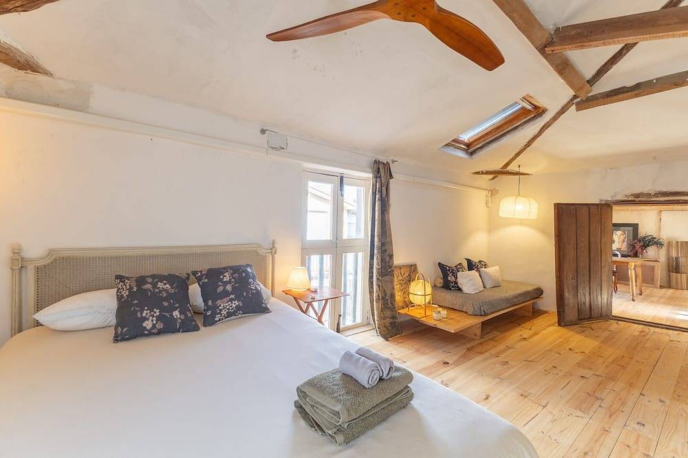 Unique House with Shared Patio, Pool, Wi-Fi and Air Conditioning in Candeleda, Valle del Tiétar