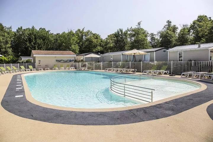 Camping pour 6 personnes, avec piscine et terrasse, animaux acceptés à Royan - 2