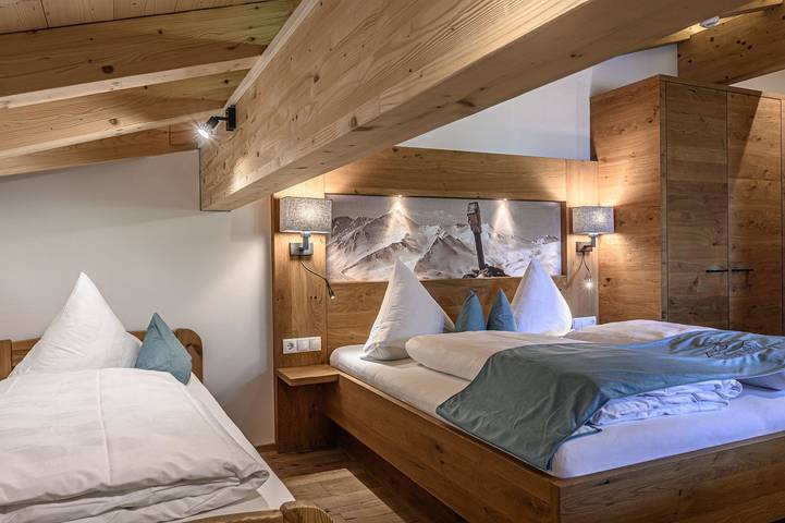 Bauernhof für 10 Personen, mit Balkon und Whirlpool sowie Terrasse und Garten in Kaltenbach