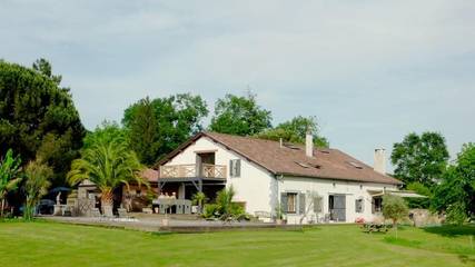 Maison de vacances pour 6 personnes, avec jacuzzi ainsi que piscine et jardin à Peyrehorade