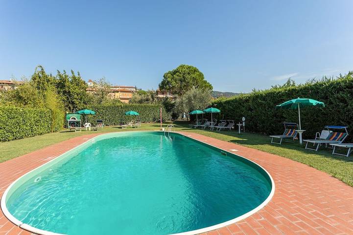 Apartamento de vacaciones para 5 personas, con piscina además de terraza y jardín - 1