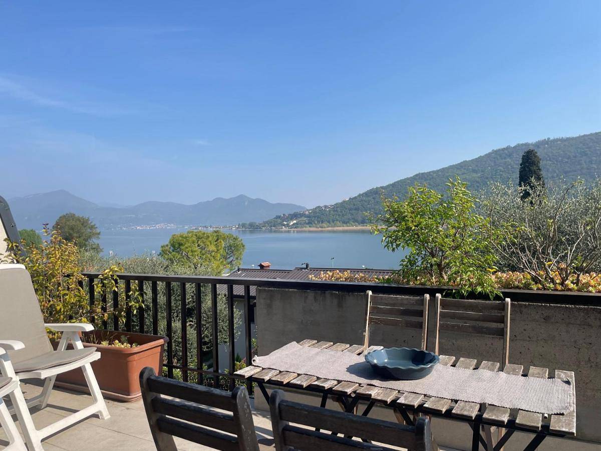 Sarnico Terrazza sul lago di Iseo in Sarnico, Iseosee