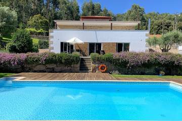Cottage pour 8 personnes, avec jardin et balcon dans Facha