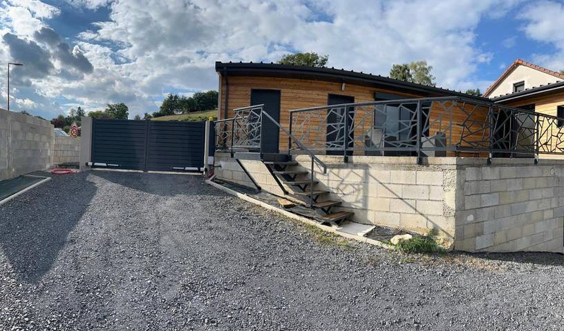 Gîte pour 4 personnes, avec Terrasse ainsi que Jardin et Vue à Arpajon-sur-Cère