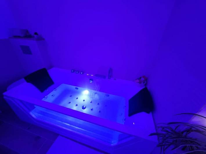 Gîte pour 2 personnes, avec jacuzzi et balcon dans Office De Tourisme De Millau - 2