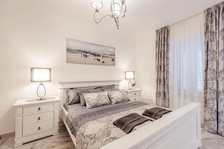 Apartament wakacyjny dla 4 osób, z ogród i widok w Herceg Novi