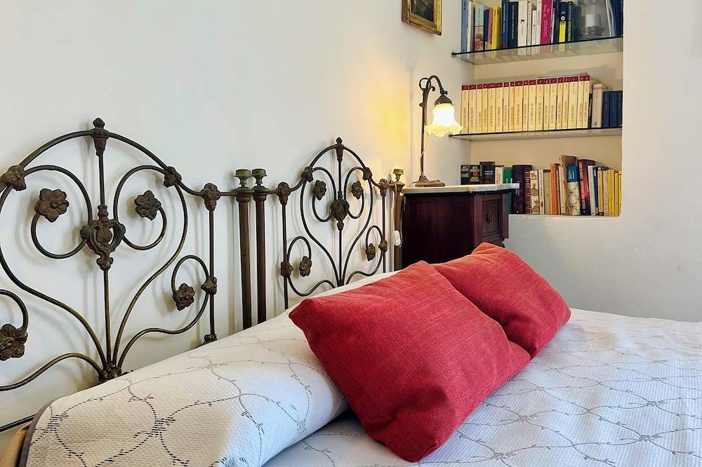 Apartamento entero, Villa Lodato, historical portions of villa close to the beach in Capo d'Orlando, Provincia de Messina
