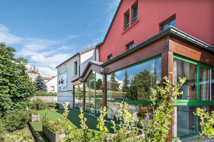 Hôtel pour 3 personnes, avec Terrasse ainsi que Jardin et Vue