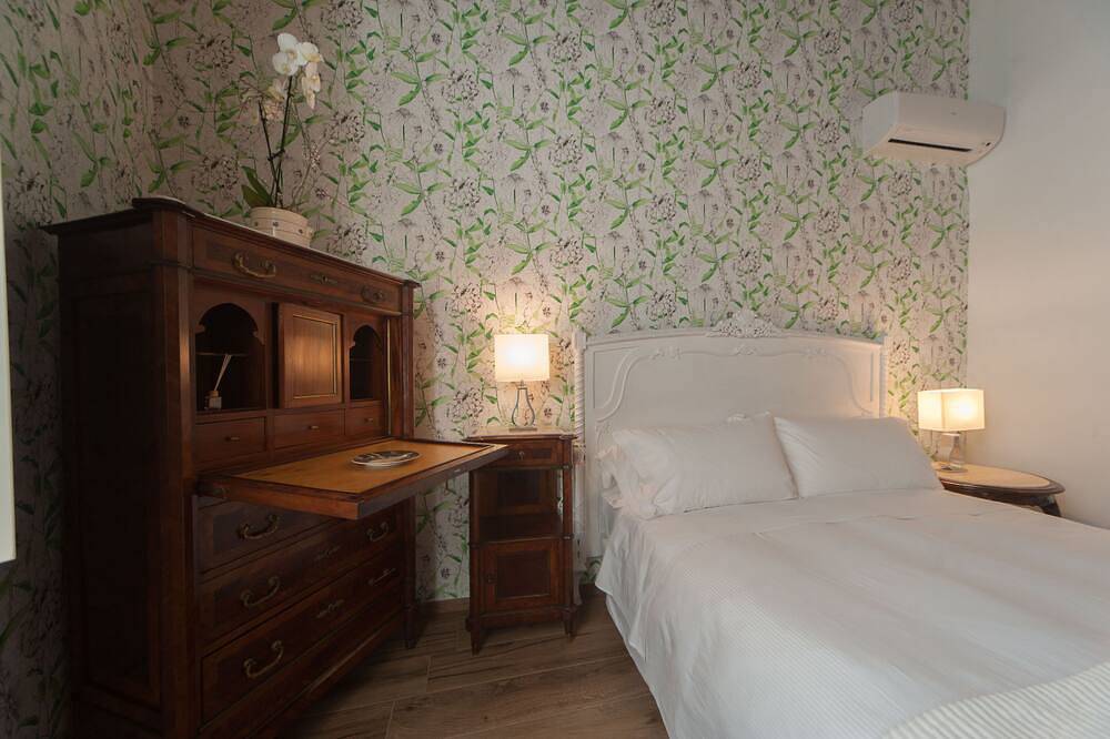 Bed & Breakfast in the heart of Trani in historic building room 1 in Trani, Barletta-Andria-Trani