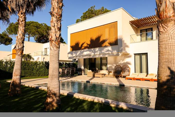 Ferienhaus für 8 Personen, mit Balkon und Whirlpool sowie Garten und Pool in Albanien