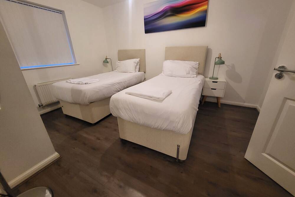 Garland Modern Apartment Dartford 1 With Parking in Dartford, Kent
