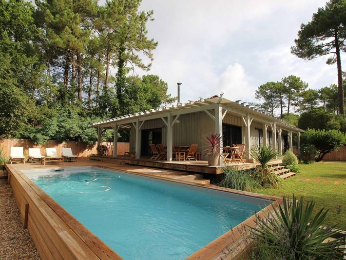 Ferienhaus für 8 Personen, mit Terrasse und Garten sowie Pool