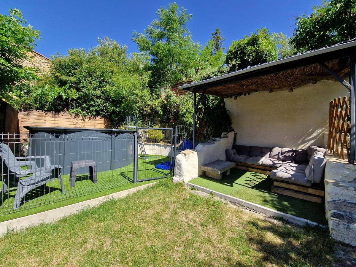 Appartement entier, La Pomerelle #Terrasse#Garage#Piscine in Ludesse, Région de Besse-et-Saint-Anastaise