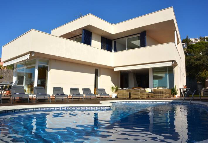 Chalet para 18 personas, con jardín y piscina, Se admiten mascotas en Provincia de Barcelona