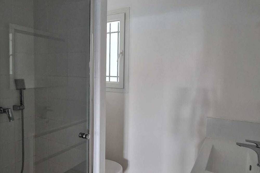 Ganze Wohnung, Lovely renovated studio in Provencal village in Châteauneuf-de-Gadagne, Vaucluse