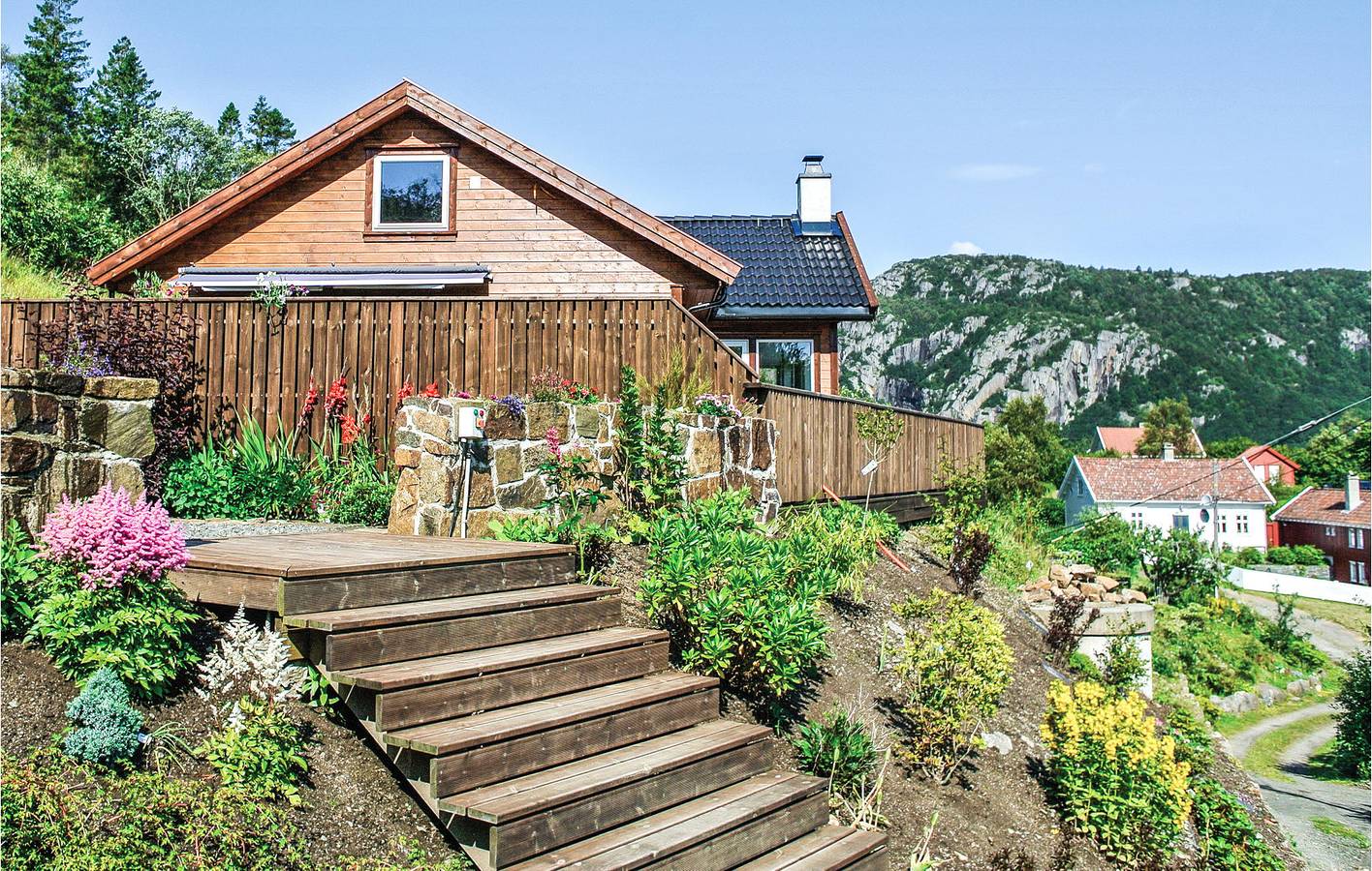 Holiday home for 8 people with garden in Farsund
