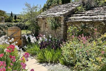 Gîte pour 6 personnes, avec jacuzzi et jardin à Blauvac