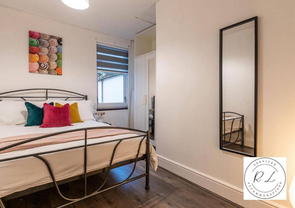 Entire holiday apartment, 1br-2guests-freeparking-wifi-tv in Oadby and Wigston, Heart of England