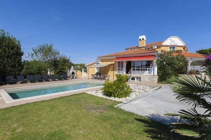 Ferienhaus für 20 Personen, mit Whirlpool und Sauna sowie Garten und Pool, mit Haustier - 1