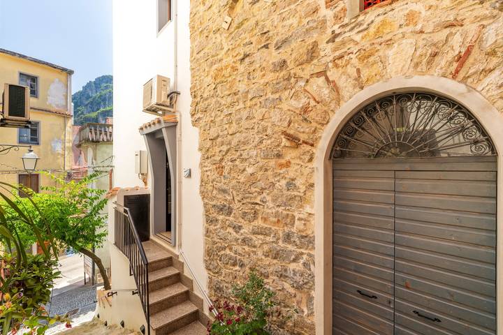 Entire apartment, Apartment 'Filo Azzurro 1' with Wi-Fi and Air Conditioning in Ulassai, Barbagia