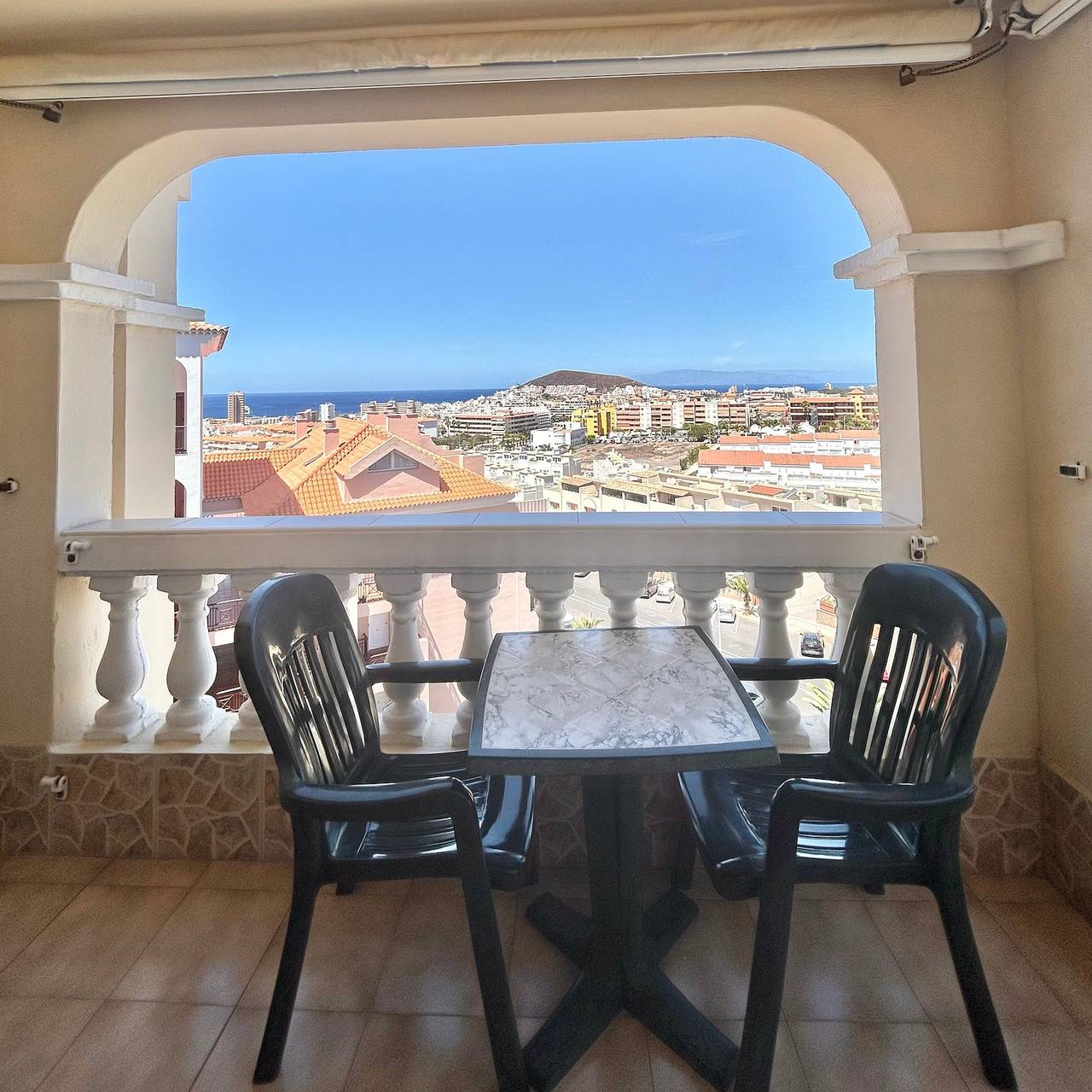 Hel lägenhet, Vacation Apartment 'Castle Harbor C118' with Sea View and Wi-Fi in Los Cristianos, Arona