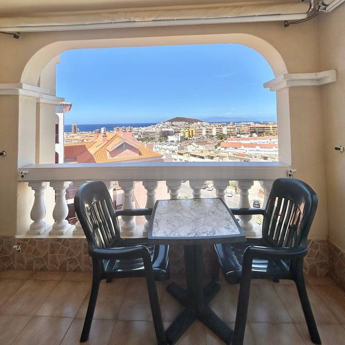 Hel lägenhet, Vacation Apartment 'Castle Harbor C118' with Sea View and Wi-Fi in Los Cristianos, Arona