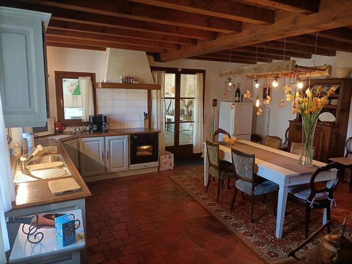 Location de vacances pour 8 personnes, avec piscine ainsi que jardin et terrasse, animaux acceptés à Saint-Jean-de-Sauves - 4