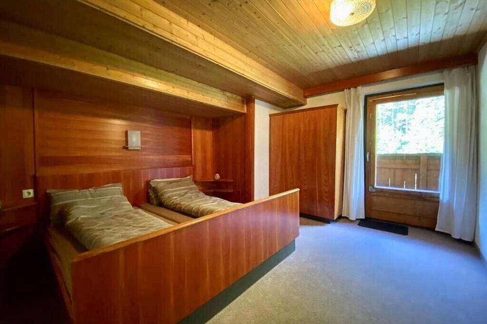 Ganze Wohnung, Rustikales Pitztaler Alpenhaus am Bach mit großem Balkon und Garage in Kaunergrat, St. Leonhard im Pitztal