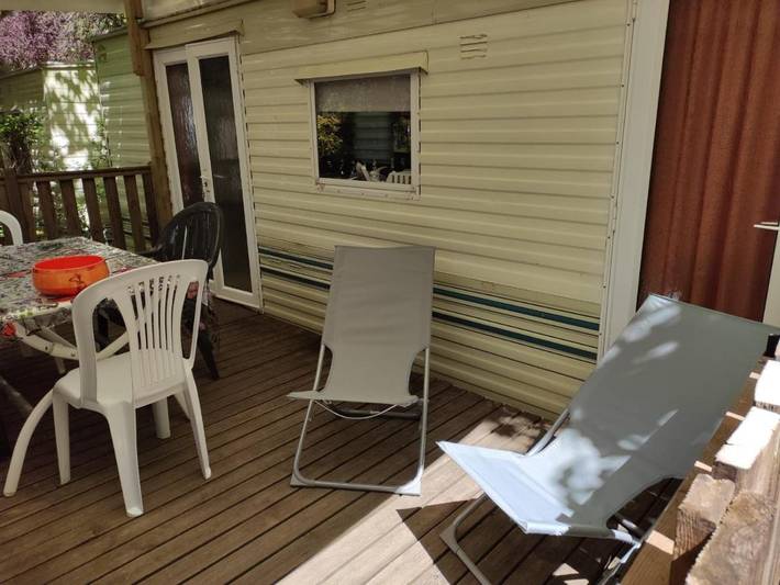 Location de vacances pour 4 personnes, avec vue ainsi que jardin et piscine à Fuilla