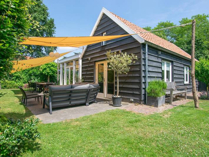 Stilvolles Ferienhaus mit geschlossenem Garten in Oosterhout, Nordbrabant