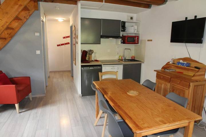 Appartement de vacances pour 6 personnes, avec piscine ainsi que balcon et vue