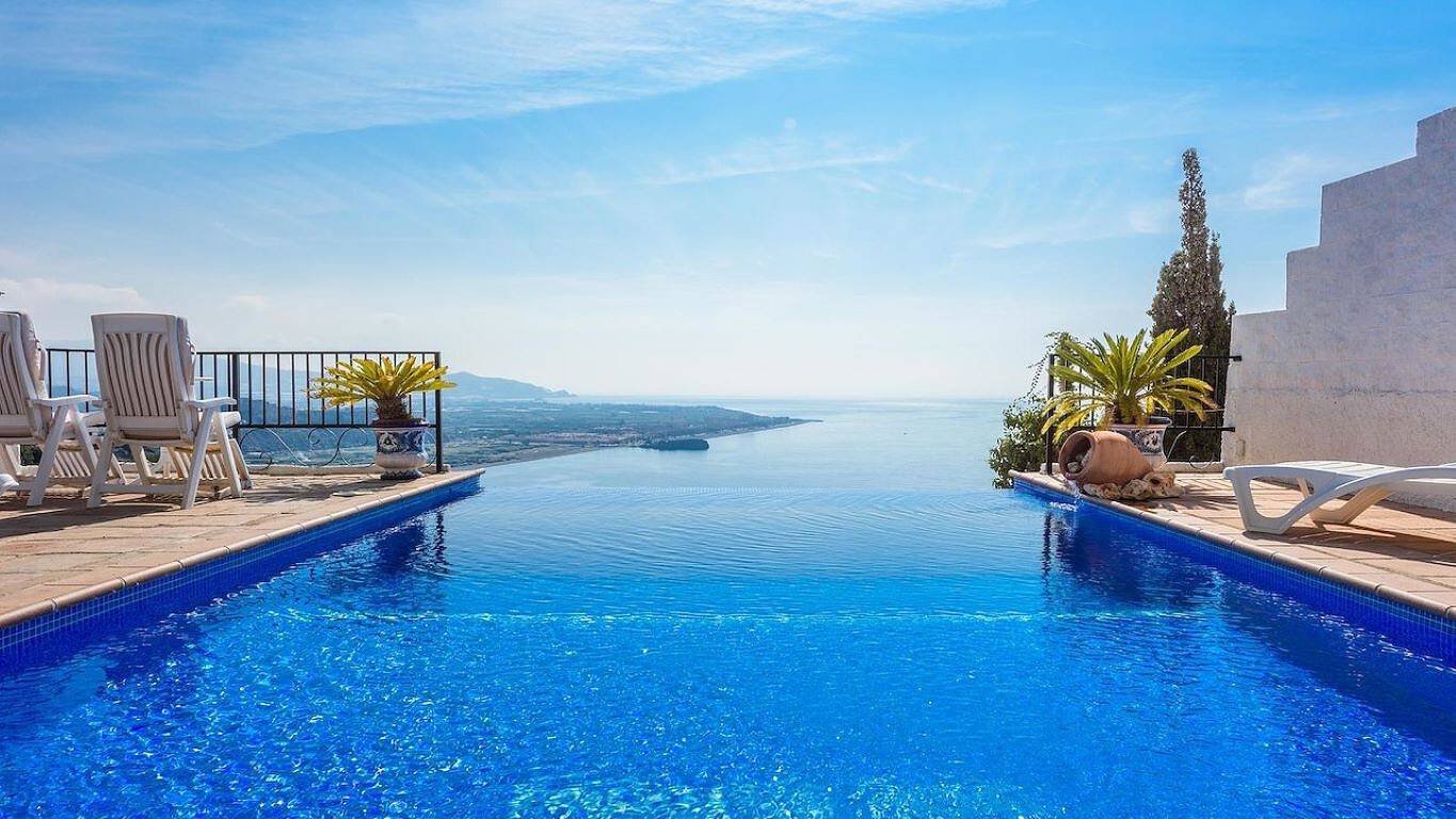 Villa 'Paraíso Azul' with Sea Views, Wi-Fi and Air Conditioning in Costa Aguilera, Salobreña