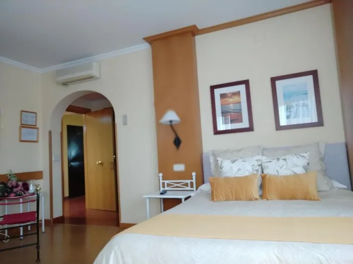Hôtel pour 2 personnes, avec terrasse ainsi que piscine et jardin, animaux acceptés - 1