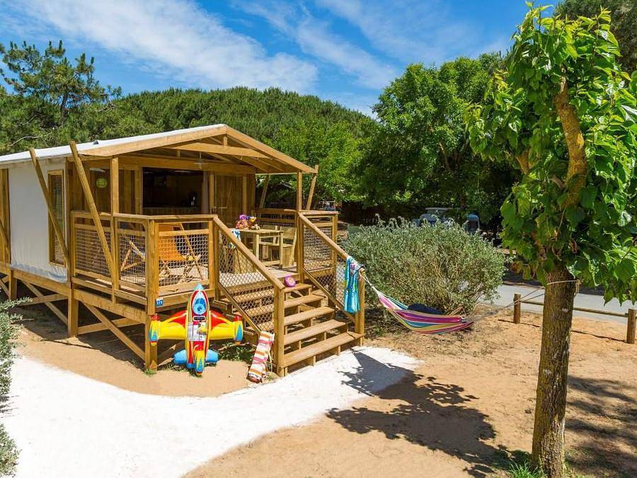 Flower Camping Le Bel Air - Chalet 5 personnes - Sweetflower Confort 43m² - 2 chambres - Tv + draps + serviettes + terrasse semi-couverte de 11m² 4/5 pers in La Flotte, Île de Ré