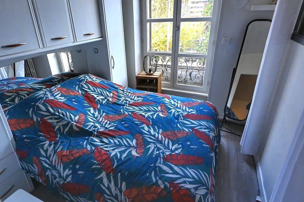 Entire apartment, Apartment facing the Royat thermal baths in Royat, Volcans d'Auvergne Regional Nature Park