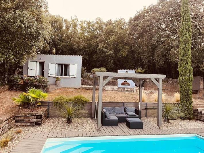 Gîte pour 2 personnes, avec vue ainsi que jardin et piscine, animaux acceptés à Labastide-de-Virac - 2