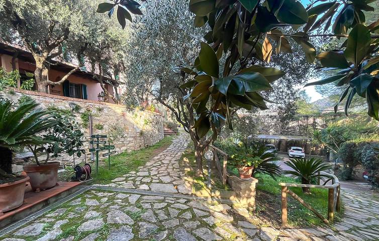 Sonnige Wohnung mit Terrasse und Garten, Massarosa in Massarosa, Italienische Riviera