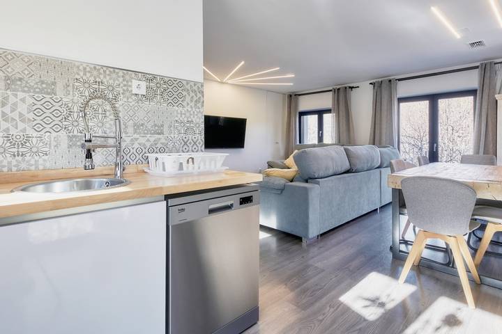 Ganze Wohnung, Ferienwohnung 'Marel' mit Bergblick, Wi-Fi und Klimaanlage in Trefacio, Lago de Sanabria Naturpark