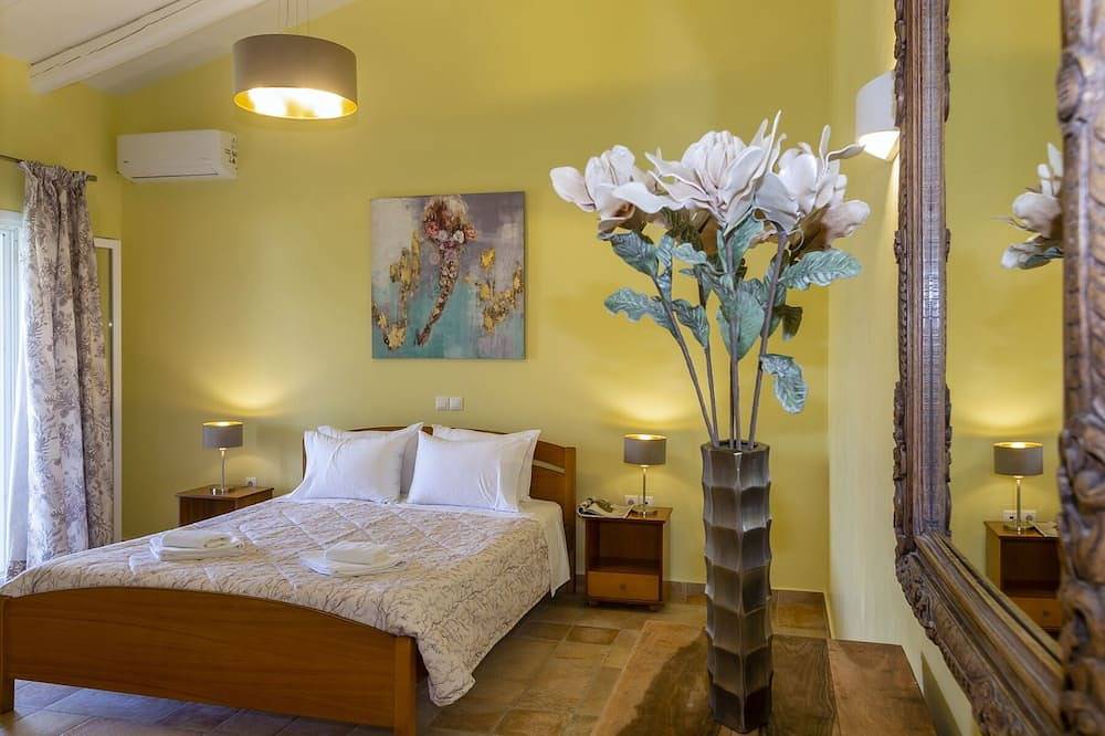 Villa Charchala - Peaceful location,3minutes walking from the centre of Kassiopi in Kassiopi, Korfu