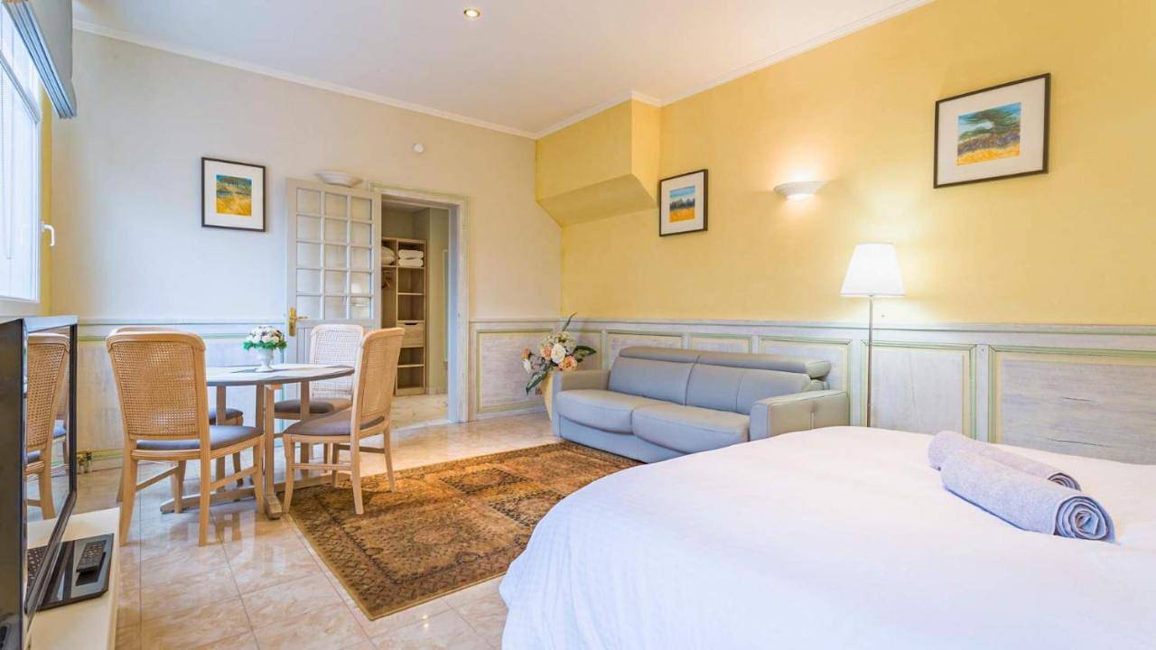 Appartement entier, Le Saphir - Confort - Proche Mag Outlet Troyes - Parking gratuit in Pont-Sainte-Marie, Aube